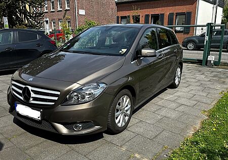 Mercedes-Benz B 180 - AHK, Leder, Tempomat