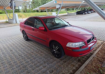 Volvo S40 1.6 - mit Klimaanlage und Schiebedach.