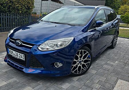 Ford Focus Turnier- Standheizung-AHK-Allwetterreifen