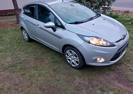 Ford Fiesta 1.2 Benzin / TÜV Neu / Trend / Klima