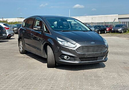 Ford S-Max Titanium