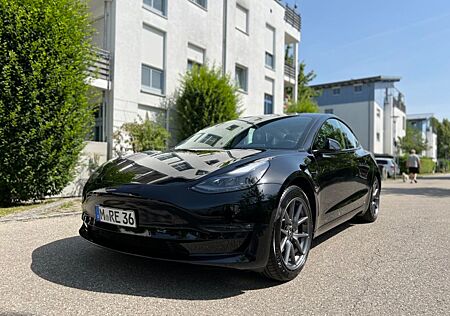 Tesla Model 3 Allradantrieb mit Dualmotor Long Ran...