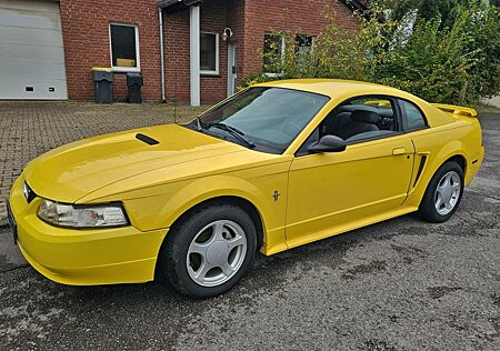 Ford Mustang 3.8 Coupe *Klima