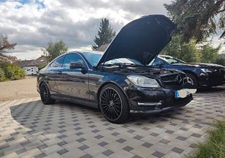 Mercedes-Benz C 220 C 220 Coupe in schwarz