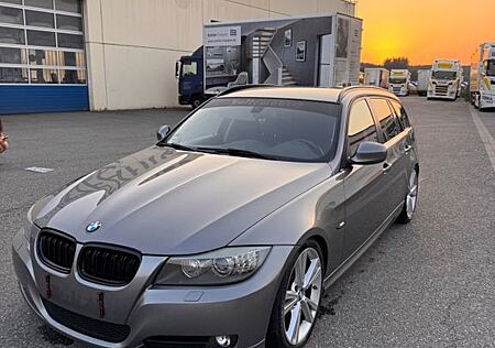 BMW 320i Touring -AHK*NAVI*LEDER*ST-FAHRWERK