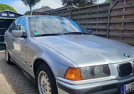 BMW 318i Super Zustand/TÜV NEU/Schiebed./Allwetter.