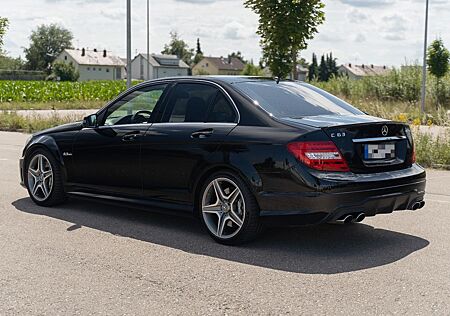 Mercedes-Benz C 63 AMG -Deutsch, Service Neu, Reifen Neu