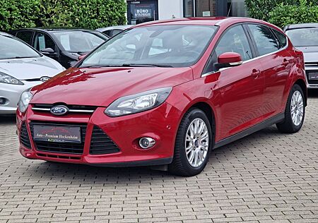Ford Focus Lim. Titanium/1HAND/TÜV+ÖLSERVICE NEU/EU5/