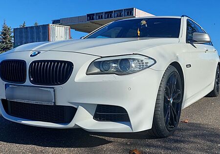 BMW M550d xDrive Touring Vollleder AHK TÜV 09/25