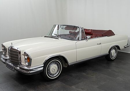 Mercedes-Benz 280 SE Cabriolet