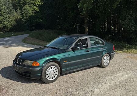 BMW 320d 1. Hand / Scheckheft / AHK / Panodach /