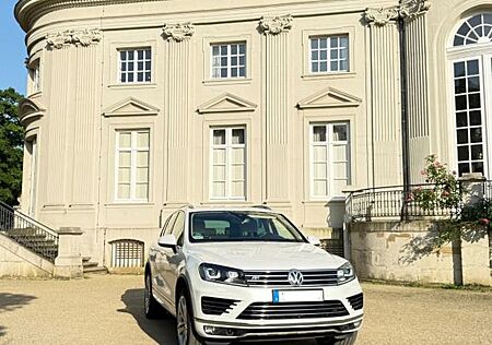VW Touareg Volkswagen 3.0 V6 TDI / R-line/Executive