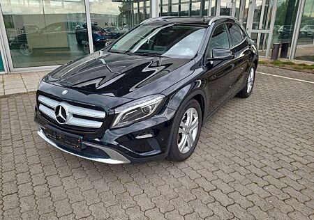 Mercedes-Benz GLA 200 d DCT AMG AHK Xenon SHZ Navi Spiegel Par