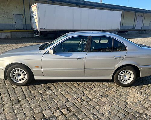 BMW 520i - Schiebedach, TÜV und Reifen neu
