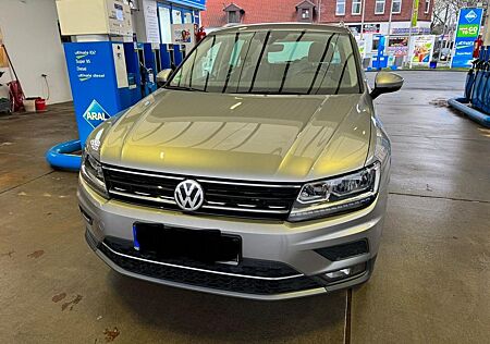 VW Tiguan Volkswagen 2.0 TSI 132kW DSG 4MOTION Highline Hi...