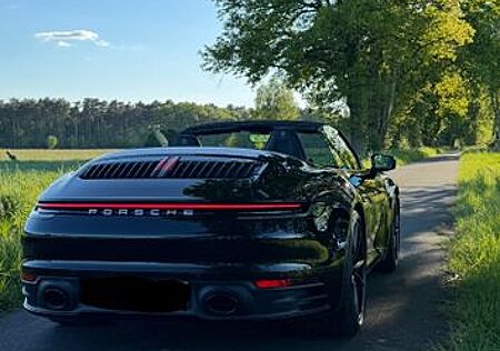 Porsche 992 Carrera Cabriolet-Sport Chrono-GT Lenkrad-