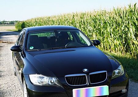 BMW 320i , sehr gepflegt, Winterreifen, viel Neu