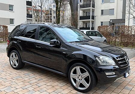 Mercedes-Benz ML 300 CDI 4MATIC BlueEFF. Grand Edition Gra...