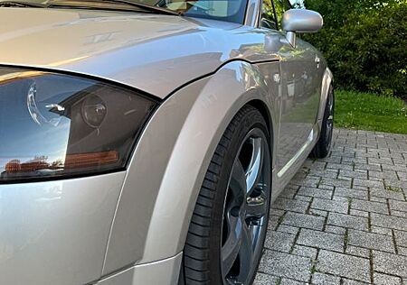 Audi TT Coupe 1.8T 140 kW -