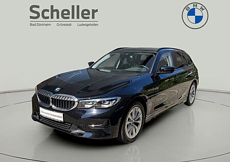 BMW 320e xDrive Touring Advantage DAB