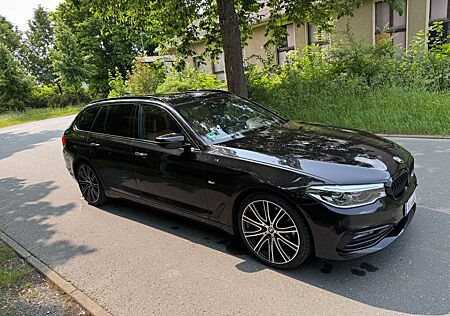 BMW 530d xD Touring | Massage+ACC+HK+LED+AHK+HeadUp
