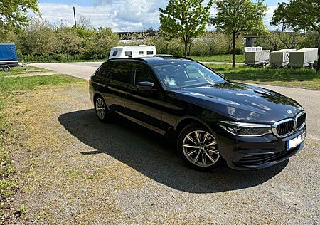 BMW 520d xDrive A, HeadUp, 360° Surround View