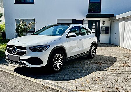 Mercedes-Benz GLA 200 progressiv