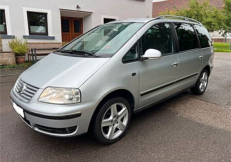 VW Sharan Volkswagen 2.0TDI United 7 Sitzer PDC AHK NAVI
