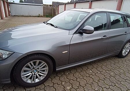 BMW 318i Touring -