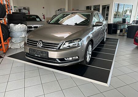 VW Passat Volkswagen LIM. HIGHLINE BLUEMOTION/NAVI/LEDER/XENON