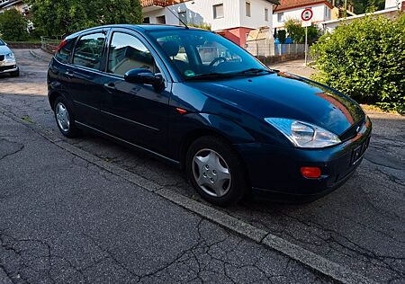 Ford Focus 1,6 Ghia X Ghia X