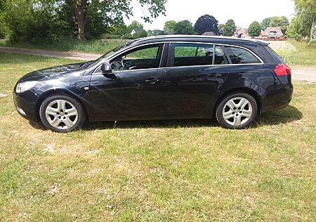 Opel Insignia ..1,8 ..AHK.NAVI,6 GANG .TÜV NEU !
