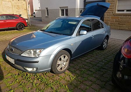 Ford Mondeo 1,8 92 kW Ghia mit neuen Allwetterreifen