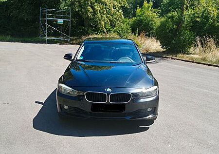 BMW 328iA /xDrive ; Schwarz, sehr guter Zustand