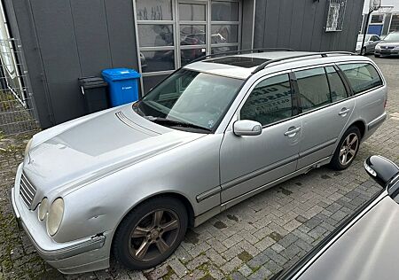 Mercedes-Benz E 200 KOMPRESSOR T ELEGANCE Automatik-Leder-SSD