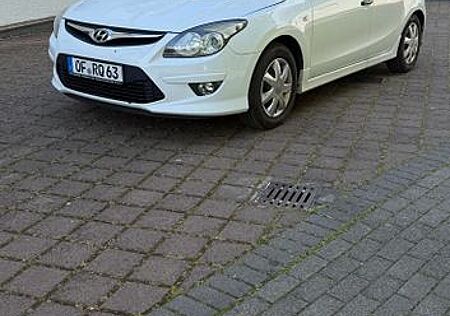 Hyundai i30 blue 1.6 CRDi Classic Classic