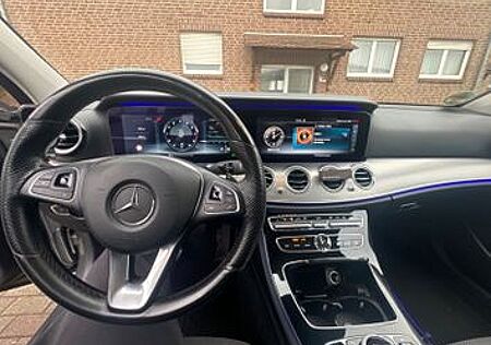 Mercedes-Benz E 200 4MATIC AVANTGARDE Autom. AVANTGARDE