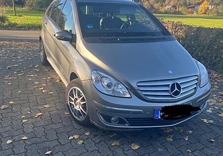 Mercedes-Benz B 200 -