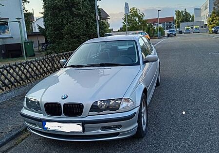 BMW 323i -6 Zylinder 170 PS E46