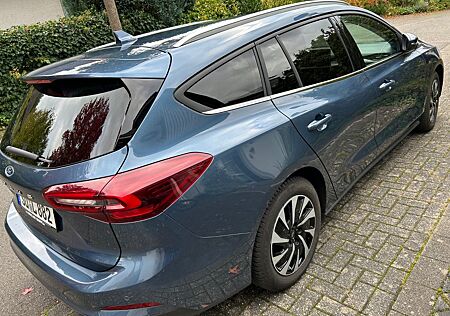 Ford Focus 1,0 EcoB. Hybr. 155 PS Tit. -Vollausst.