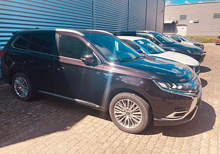 Mitsubishi Outlander PHEV Plus Spirit 4WD+AHK+Leder