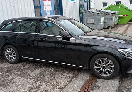 Mercedes-Benz C 220 T d Avantgarde PanoD. AHK LED-ILS 9G Navi