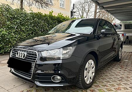 Audi A1 1.2 TFSI Ambition Bose, Navi, Teilleder, 8-fa