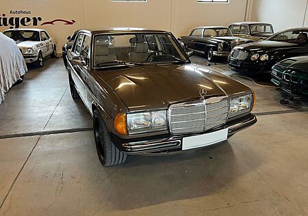 Mercedes-Benz 200 -DAIMLER-BENZ 123-H KENNZEICHEN-