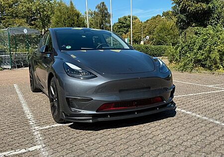 Tesla Model Y Long Range Dual Motor AWD Mit vielen Extras!