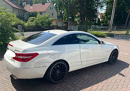 Mercedes-Benz E 200 Coupé BlueEFFICIENCY AVANTGARDE ...