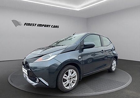 Toyota Aygo (X) -wave Faltdach Kamera LED Leder Navi Tempo
