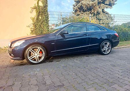 Mercedes-Benz E 250 gebraucht kaufen Mercedes-Benz E 250 Coupé BlueEFFICIENCY ELEGANCE EL...