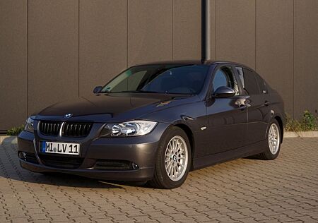 BMW 318i -