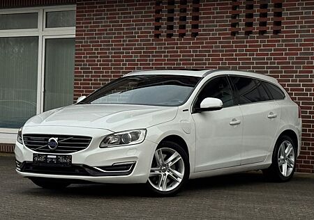 Volvo V60 Kombi Summum AWD*LEDER*NAVI*AHK*SCHIEBEDACH*